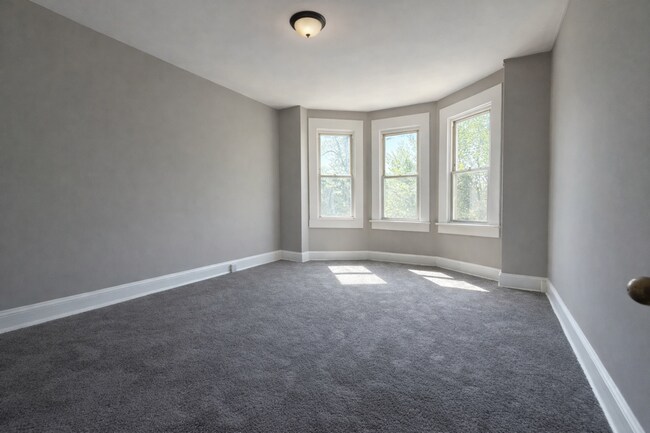 Building Photo - 3 Bedroom Home Across from Clifton Park | Central AC | Washer & Dryer