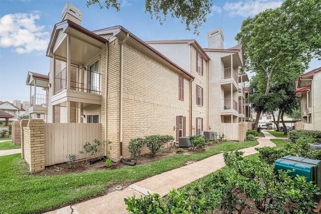 Building Photo - 2120 El Paseo St