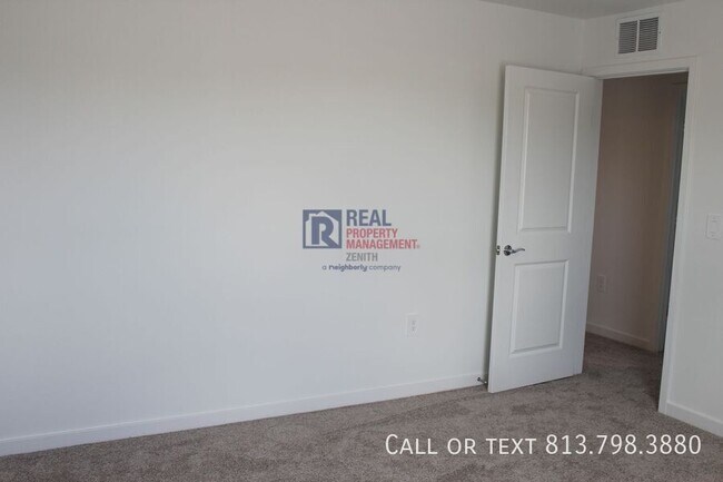 Building Photo - 11225 Sycamore Glen Loop