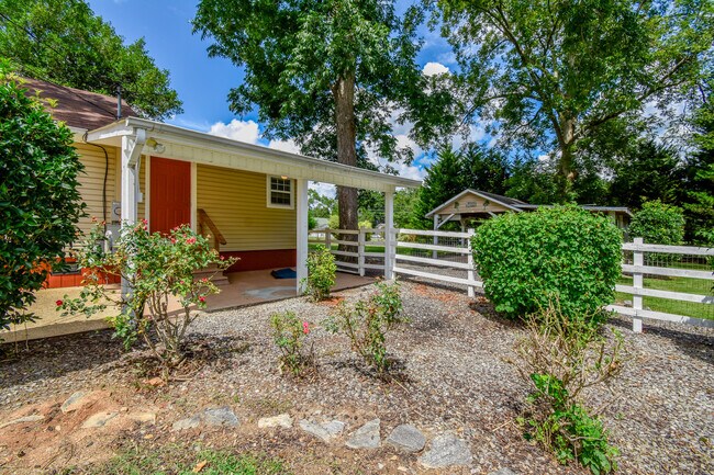 Building Photo - 109 11th Ave