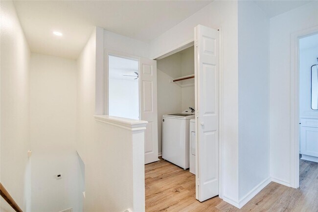 Building Photo - 1106 Hughmont Dr