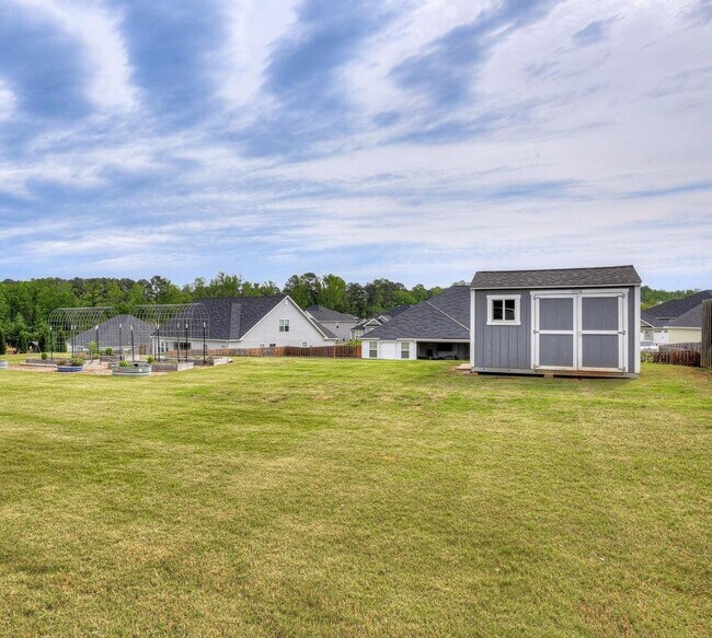 Building Photo - 233 Carlow Dr