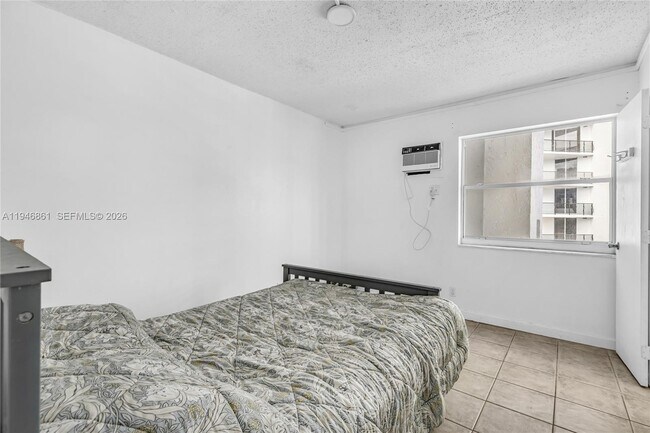 Building Photo - 200 S Birch Rd