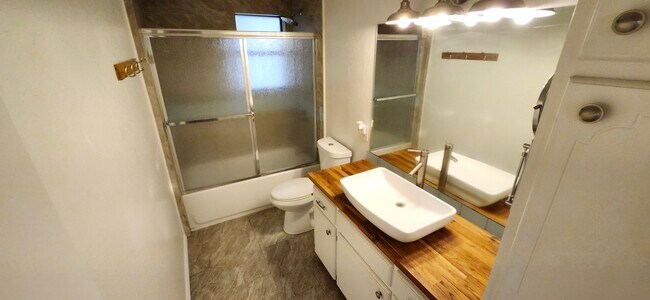Guest bathroom - 8510 Burgandy Ln