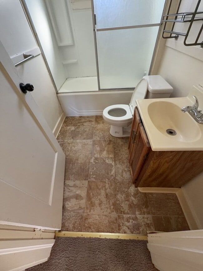 Building Photo - Pet-friendly home with a detached garage!