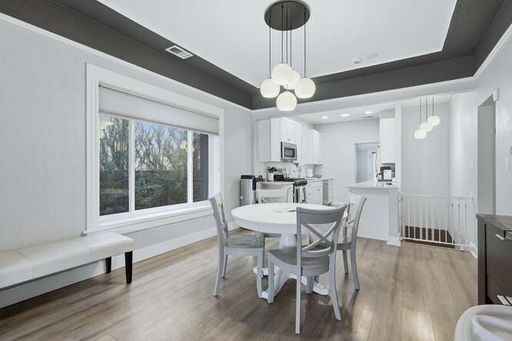 Building Photo - Beautiful 3 Bedroom Craftsman Bungalow Furnished or Unfurnished Available NOW!