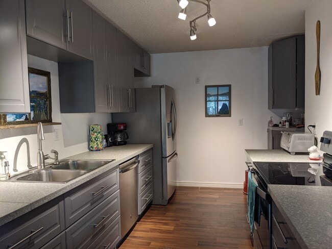 Building Photo - 1711 Cato Cir