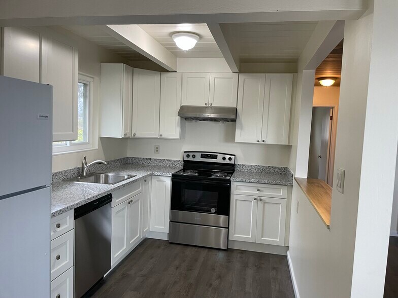 Building Photo - 830 Lexington Ave