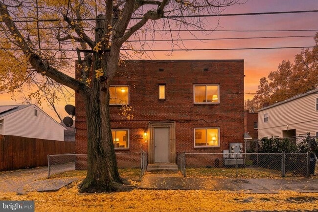 Building Photo - 3207 11th Pl SE