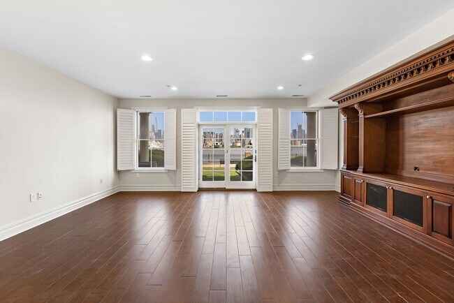 Building Photo - 16 Regency Pl
