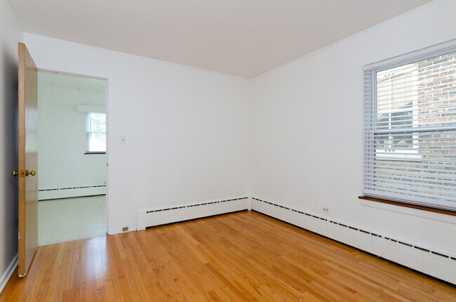Building Photo - 1014 S Oak Park Ave