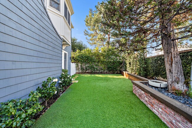 Building Photo - 20 Cape Danbury
