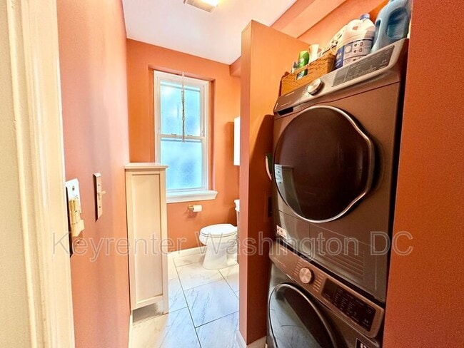 Building Photo - 3155 Mt Pleasant St NW