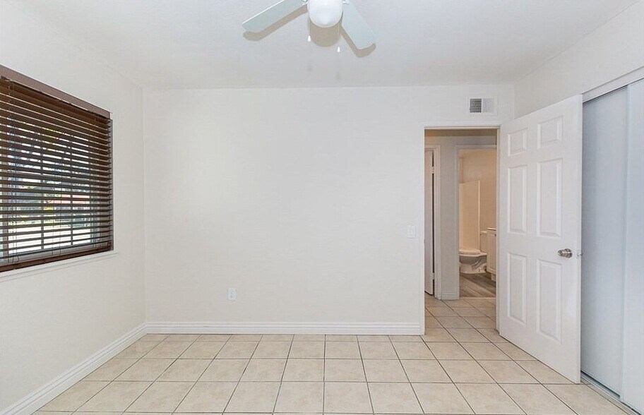 Building Photo - 13739 Sylmar Dr