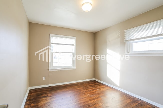 Building Photo - 2330 Lexington Ave