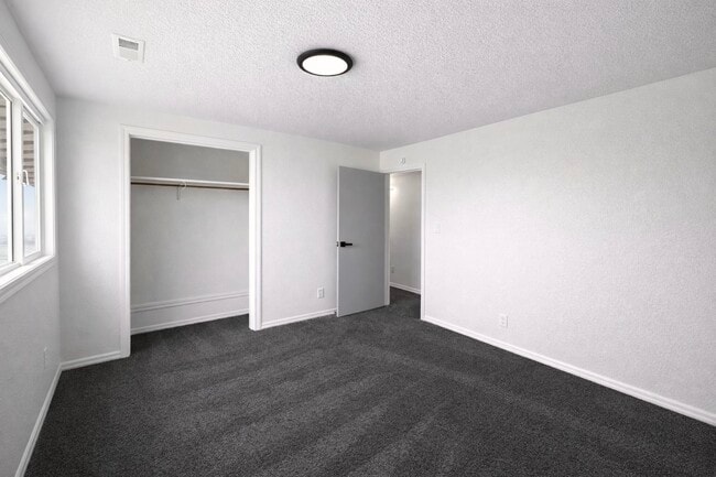 Building Photo - Fox Ridge