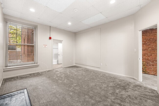Building Photo - 1502 W Mt Royal Ave