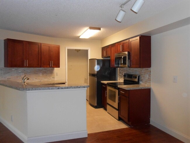 Building Photo - spacious 2 Bed / 2 Bath Condo