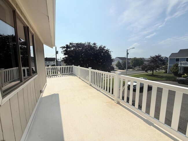 Building Photo - 303 Windsor Dr