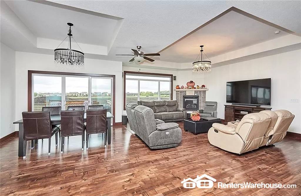 Building Photo - 254 S 91st St