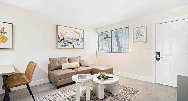 Building Photo - 556 Coral Ct