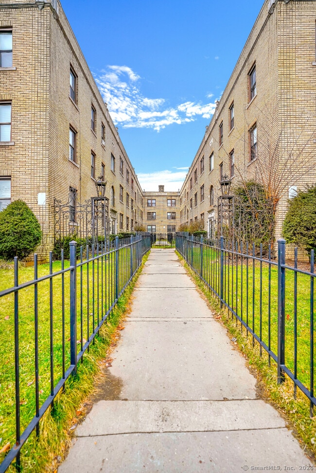 Building Photo - 35-39 Sumner St