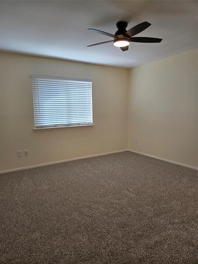 Building Photo - 6704 Clubway Ln