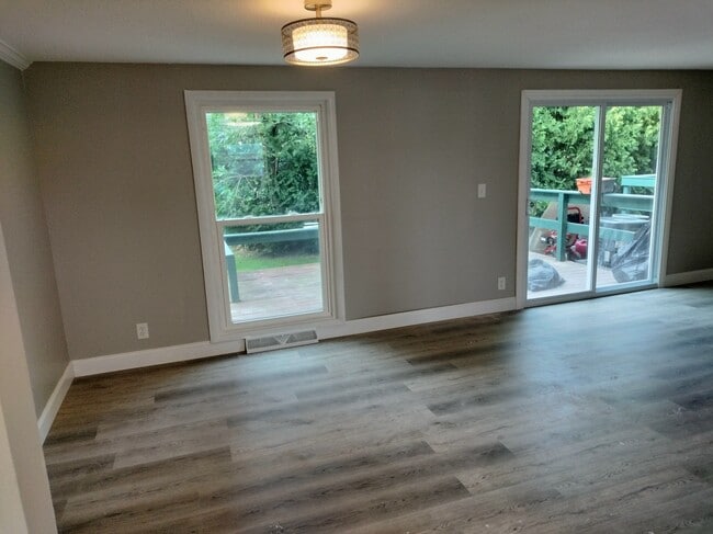 Building Photo - 4839 Tuscarora Rd