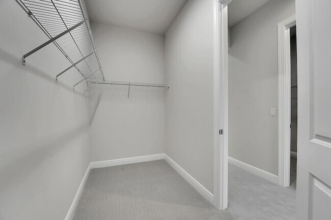 Building Photo - 9341 Crestview Cir