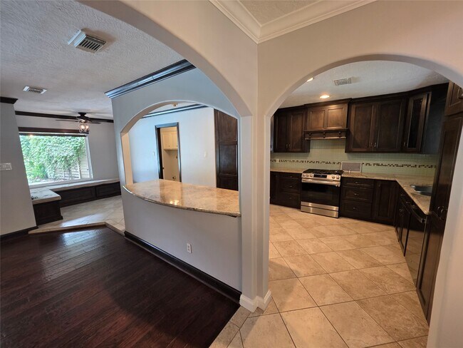 Building Photo - 16806 Sandypine Cir