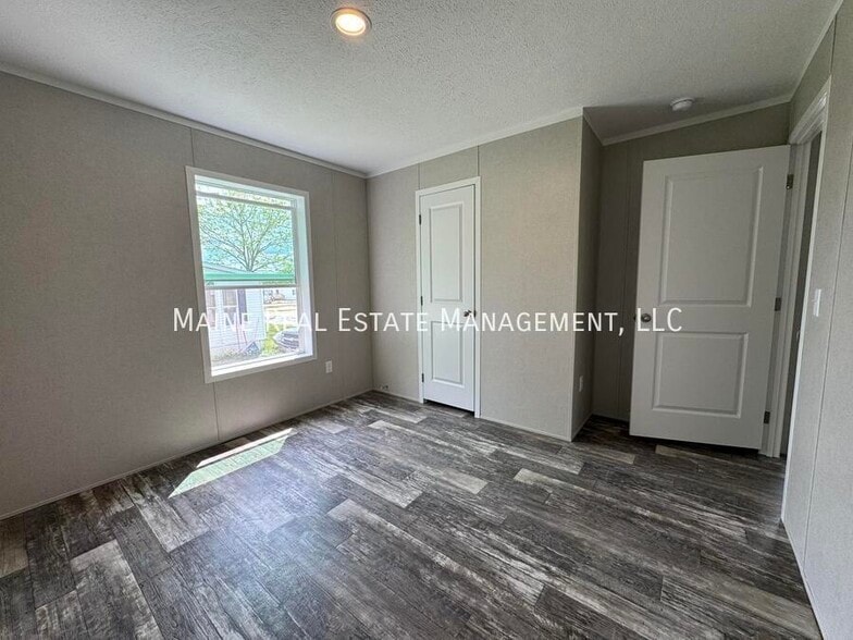 Building Photo - 154 A St