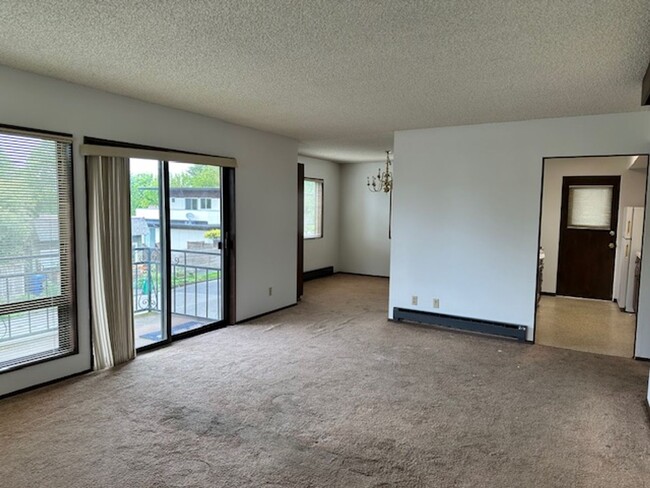 Building Photo - Spacious 2 Bedroom Ballard Apartment close...