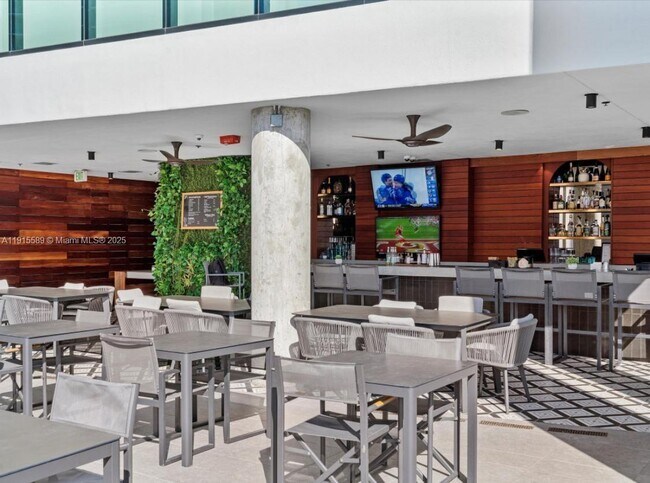 Building Photo - 398 NE 5th St