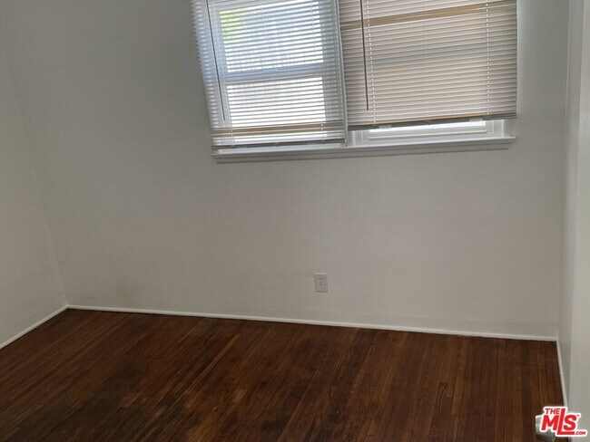 Building Photo - 4420-4420 Inglewood Blvd