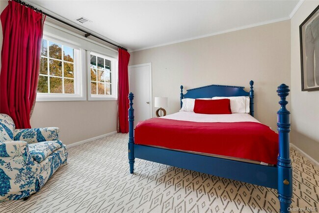 Building Photo - 74 Peacock Ln