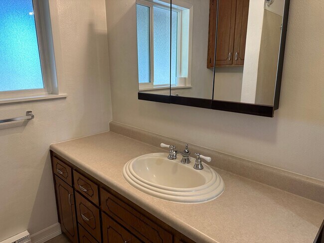 Building Photo - 4 bedroom, 1 bath Country Home for rent!  MOVE IN SPECIAL!