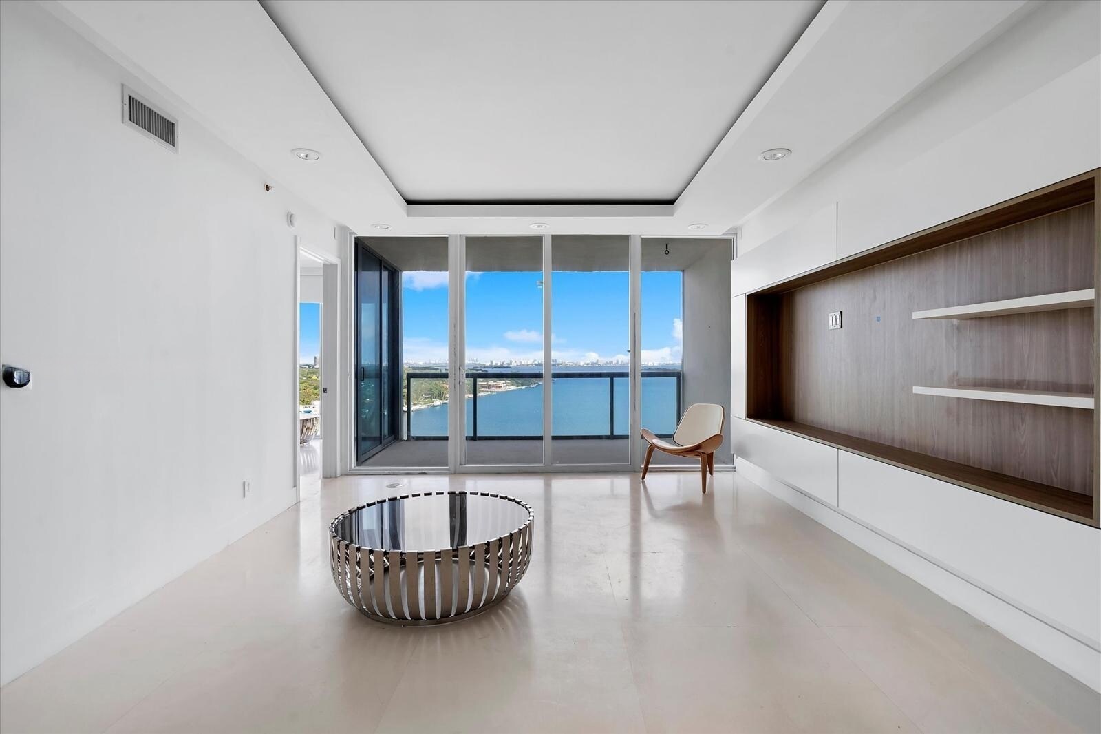 Building Photo - 601 NE 36th St