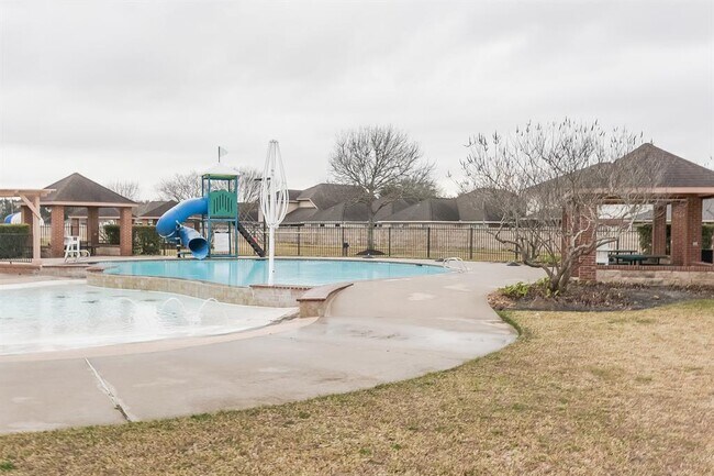 Building Photo - 26123 Flinton Dr