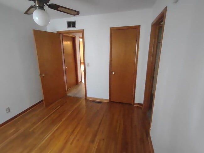 Building Photo - Awesome 3 bedroom 1 bathroom home recently remodeled in Junction City!!