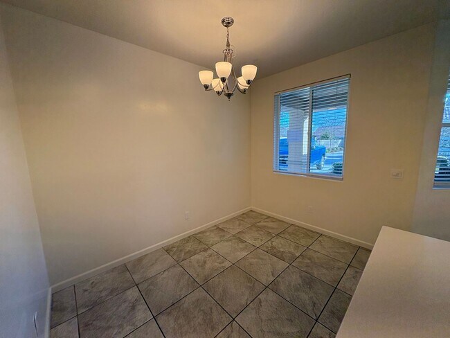 Building Photo - Beautiful home in a gated community Rent Ready!