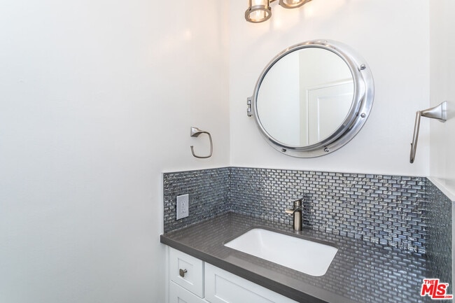 Building Photo - 1541 Selma Dr