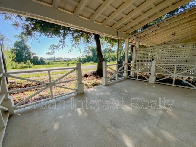 Building Photo - 421 Twin Lakes Ln