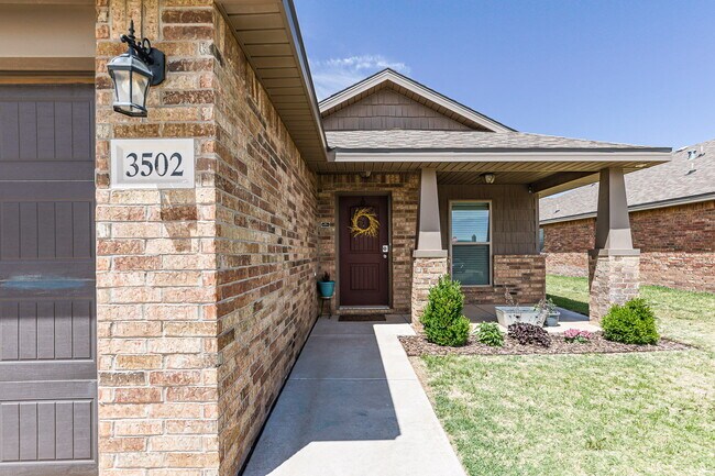 Building Photo - Wonderful 3 bed, 2 bath in Milwaukee Ridge!