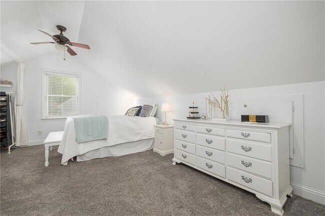 Building Photo - 365 S Howard St SE