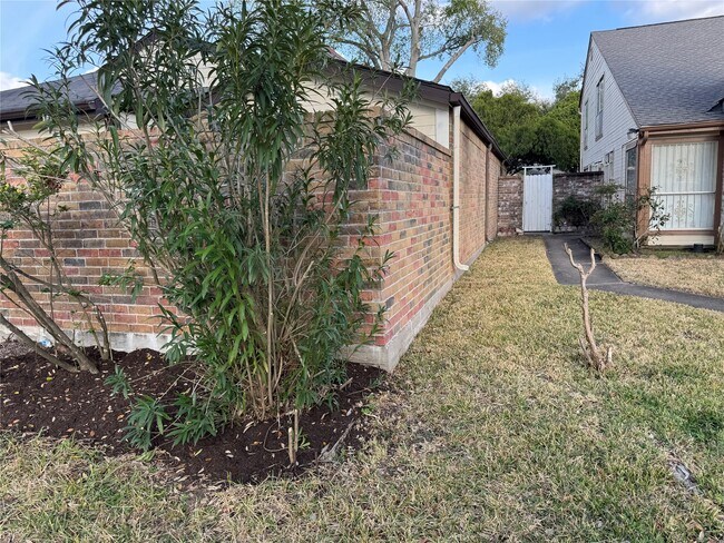 Building Photo - 9107 Ketchwood Dr