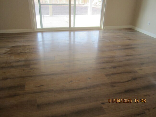 Building Photo - Immaculate 3 bedroom Home University Highlands Riverside