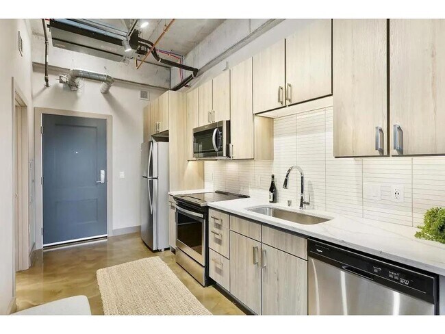 Building Photo - 728 N 3rd St