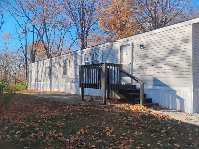 Building Photo - 1100 W Locust St