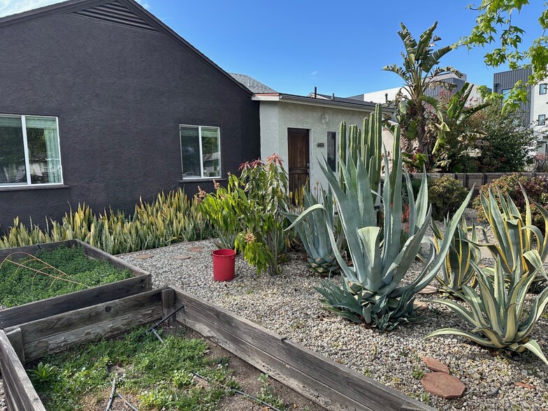 Building Photo - 5825 Kester Ave