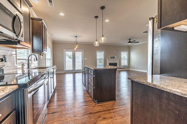 Building Photo - 151 Titleist Ct